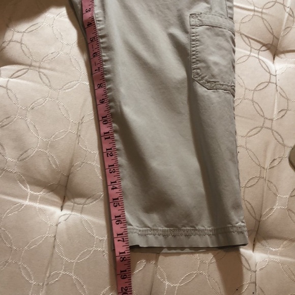 DOCKERS capris, tan, size 8, good condition - Picture 5 of 5